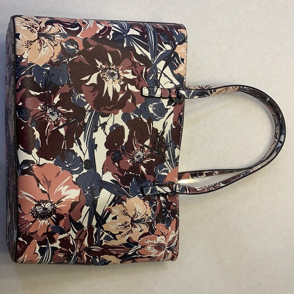 ONLY USED ONCE GUESS TOTE BAG - Picture 1 of 2